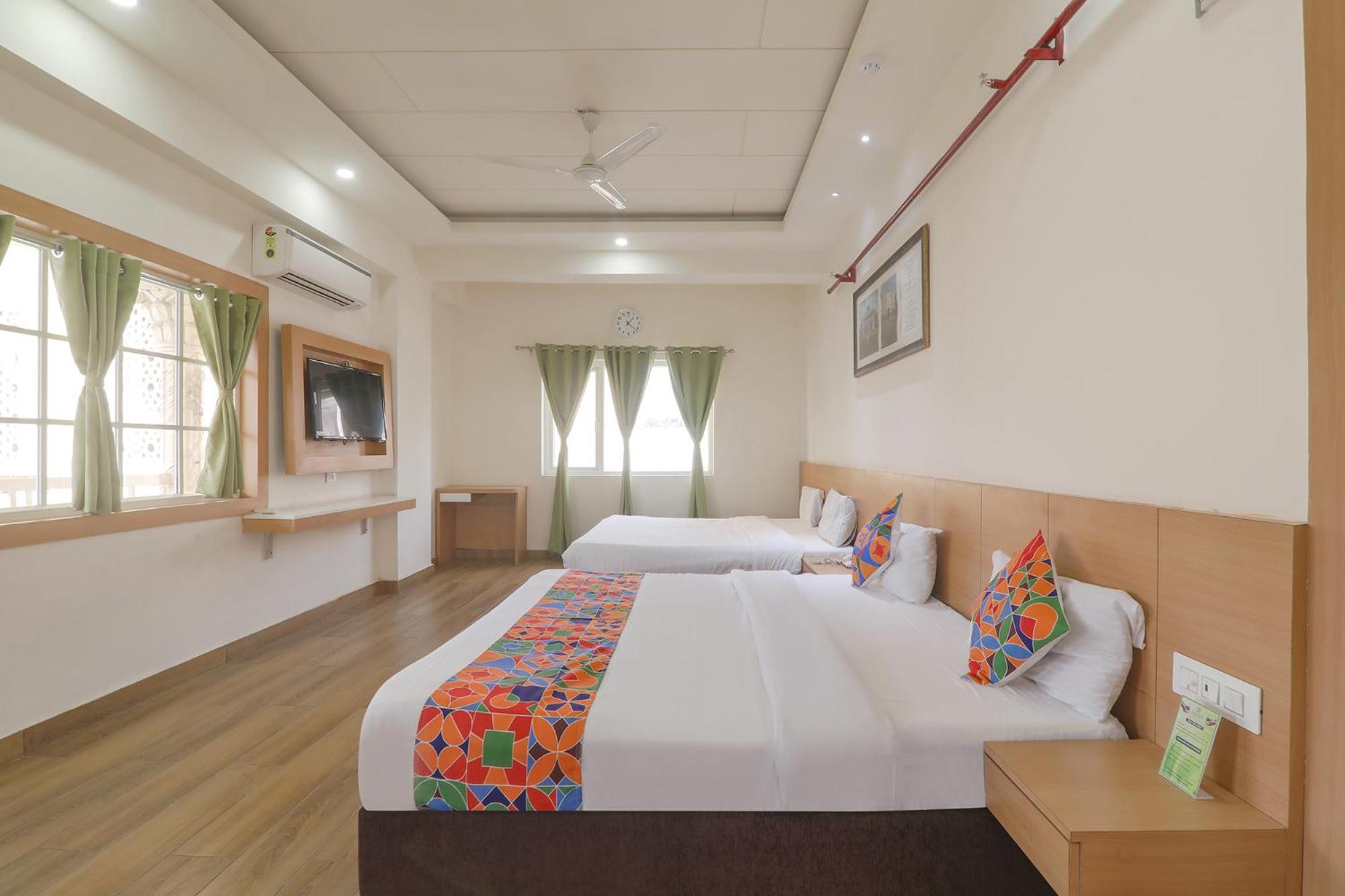 Fabhotel Raghubar Kripa Lucknow Exteriör bild