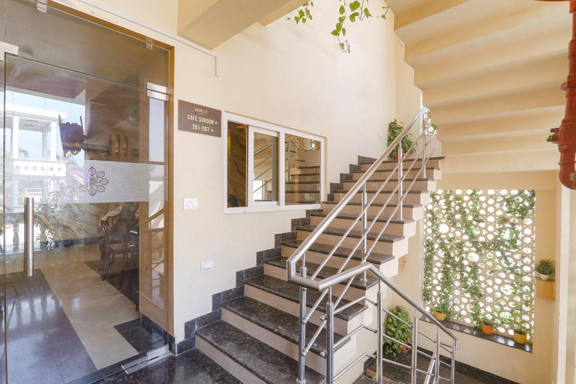 Fabhotel Raghubar Kripa Lucknow Exteriör bild